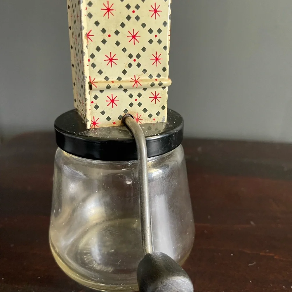 Androck nut and spice grinder vintage‎ starburst pattern